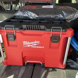 milwaukee rolling tool box 