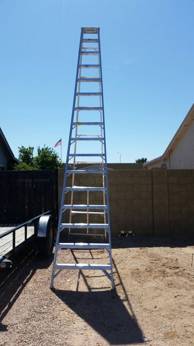 Louisville 16 ft aluminum step ladder for Sale in Mesa, AZ OfferUp