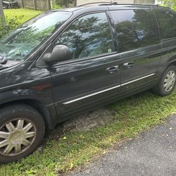 2004 Chrysler Town & Country