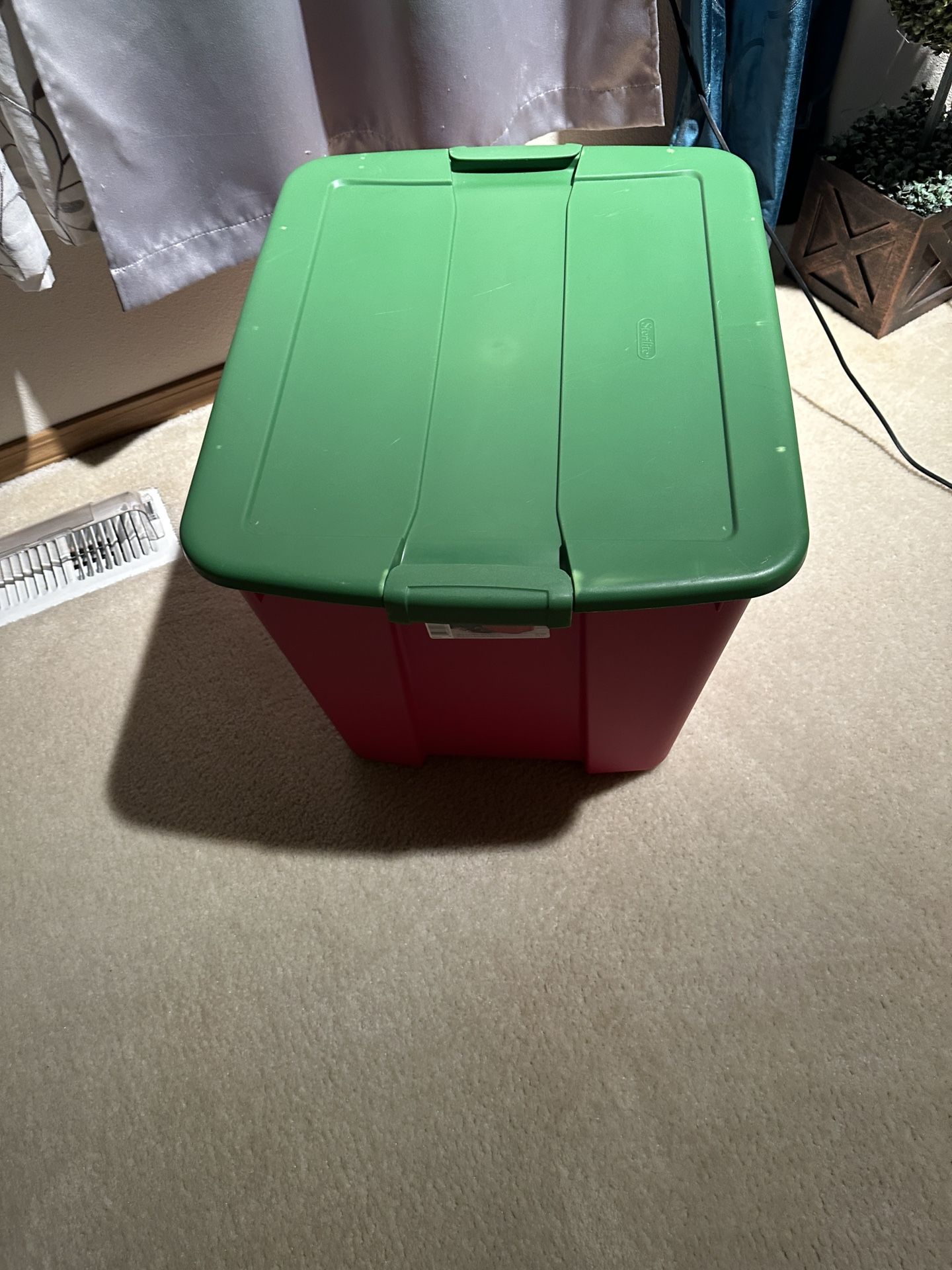 20 Gal Latching Tote