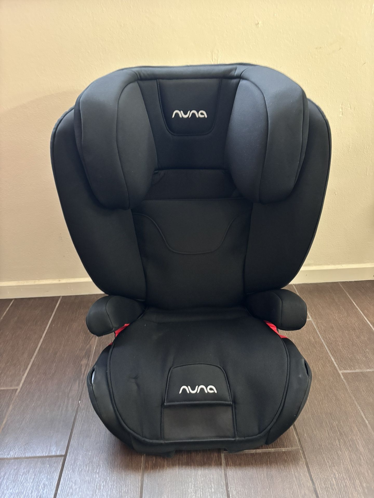 Nuna Booster Seat Like New 