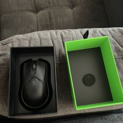 razer viper ult v1 (heavily used)
