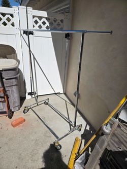 clothes rack on casters