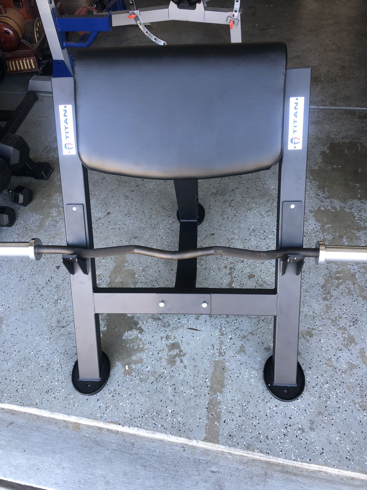 Titan Fitness Preacher Curl