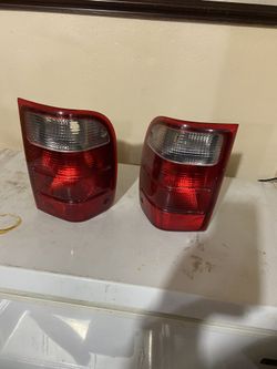 Ford Ranger 2001 Or 2005 Back Lights