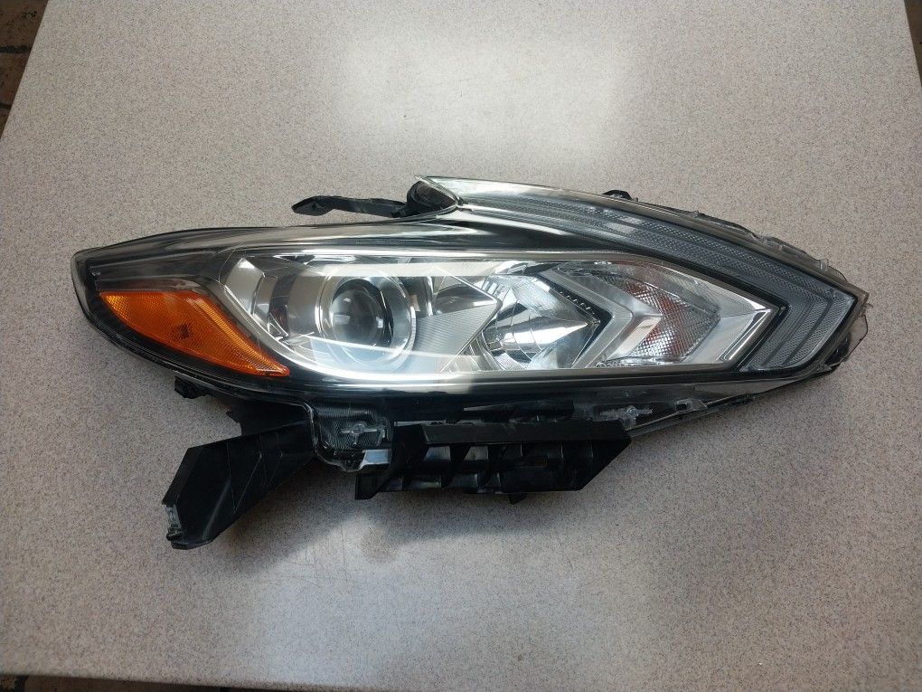 2016 2017 2018 Nissan Altima Passenger Right Headlight Genuine OEM