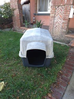 Petmate Plastic Outdoor Dog House