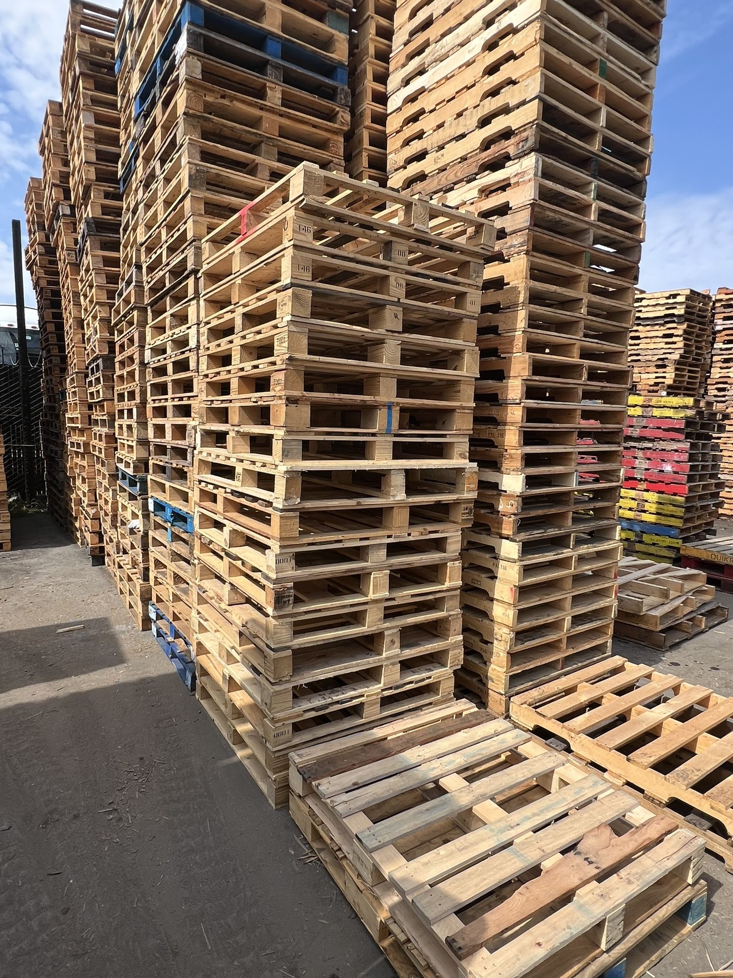 48x40 Block pallets for Sale in Crystal City, CA - OfferUp