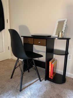 New Black Desk with black chair perfect for children and teens
