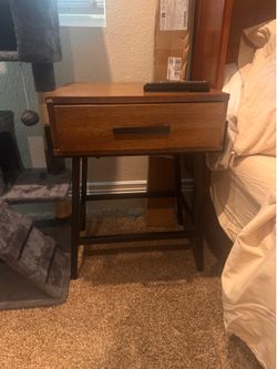 Nightstand/ end table