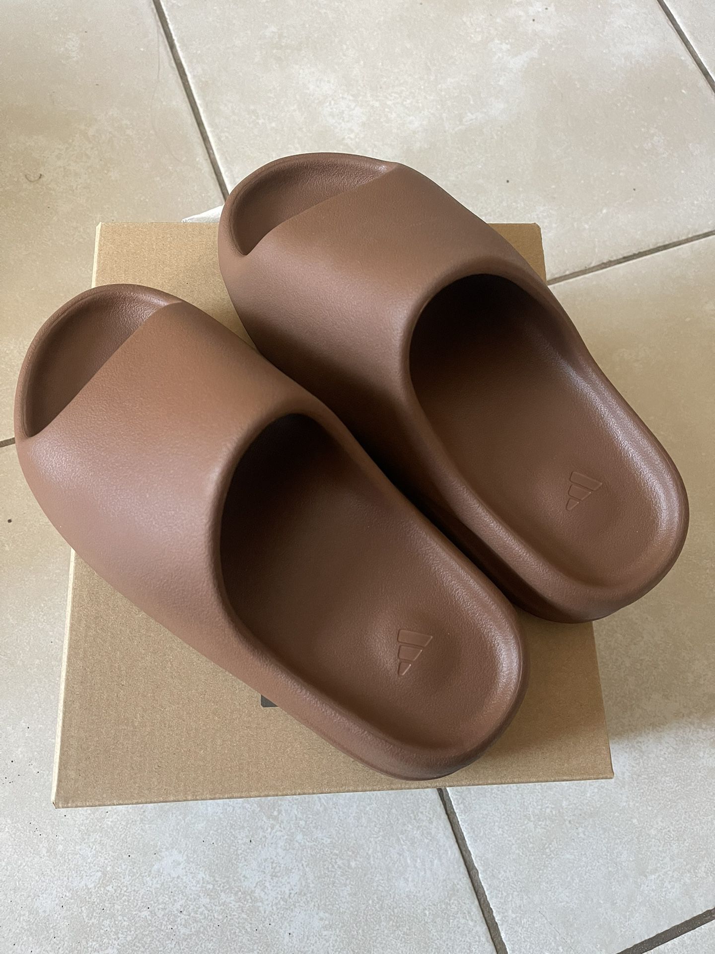 yeezy slides color FLAX size 6 mens BRAND NEW
