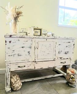 Distressed Farmhouse Coastal White Antique Standard Line Cedar Chest – Blanket Storage & Sideboard!