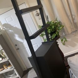 A Wine Holder And Glass Holder