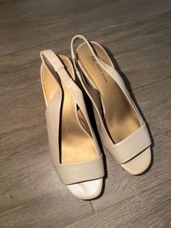 Woman’s shoe (size 7 1/2)