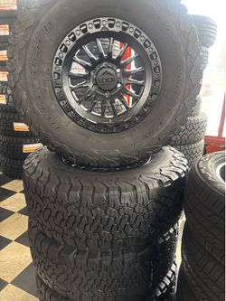 Bendo un set de Rines nuevos con llantas usadas para Ford
