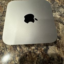 Apple mini M1 2020 with 8 GB of RAM 256 GB SSD