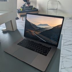 2016 MacBook Pro 16 GB RAM 1 TB SSD