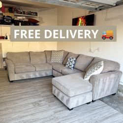 Large Stanton Sectional Couch 🛋️- FREE DELIVERY 🚚 
