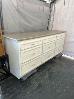 Cajonera en muy buenas condiciones y de muy buena madera x $375