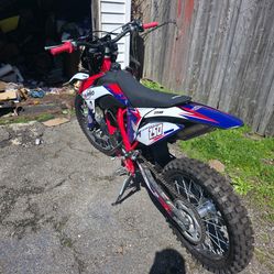 Titan 250 Red And Blue