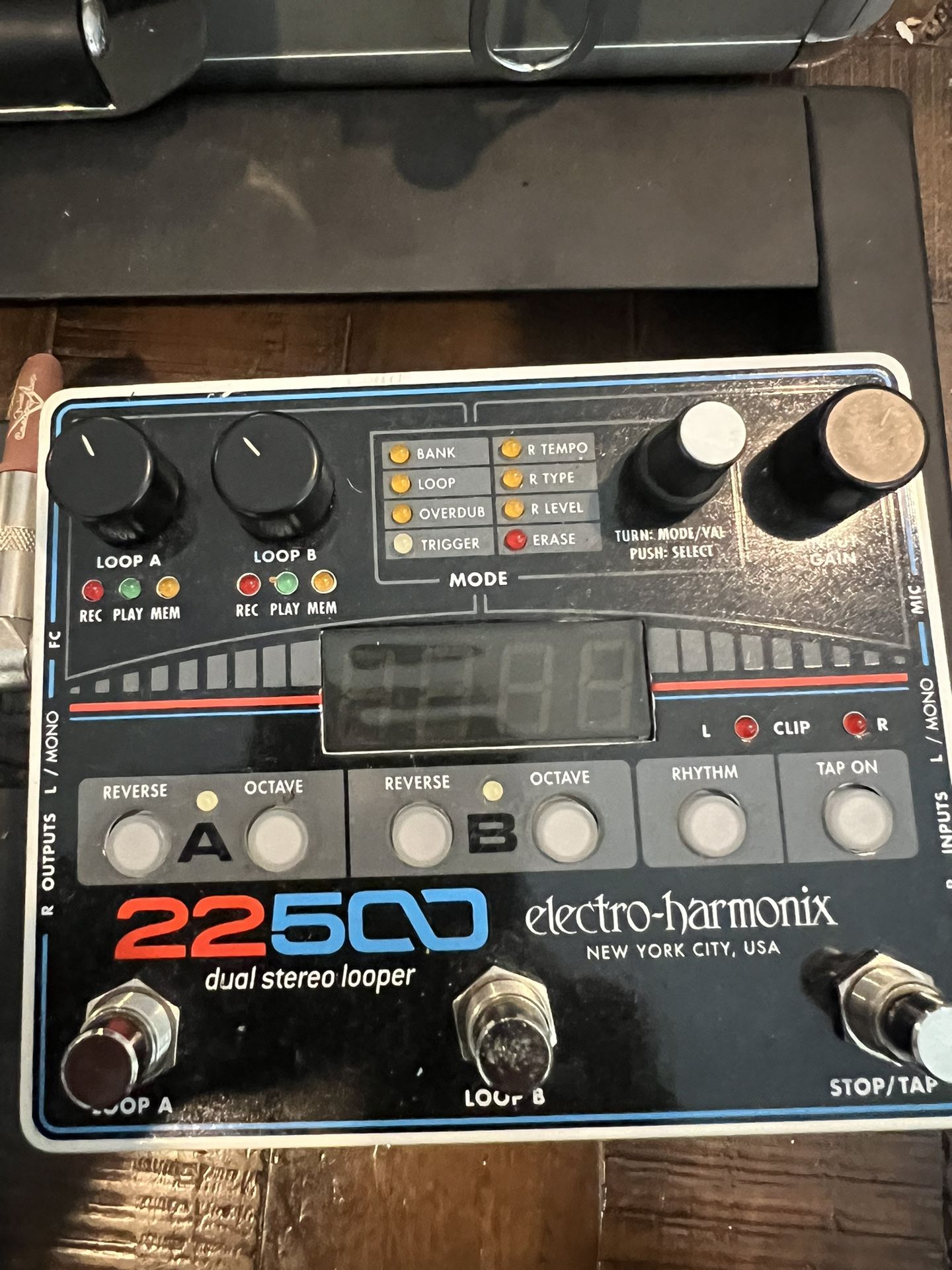 Electro-Harmonix 22500 Dual Stereo Looper Pedal.