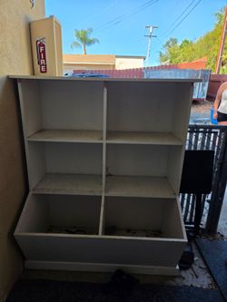 White Wood Bookcase with 6 Cubbies