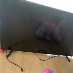 Roku Tv Like New Rarely Used $250 Make An Offer 