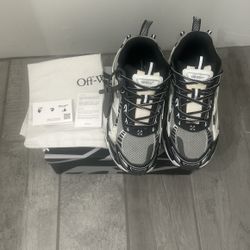 Off White Be Right Back White and Black Size 10