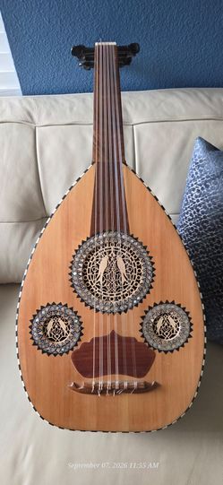 Oud middle Eastern instrument