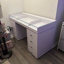 🏝  Hello Kitty White Vanity Base.