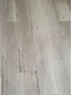 Vinyl plank tile floor