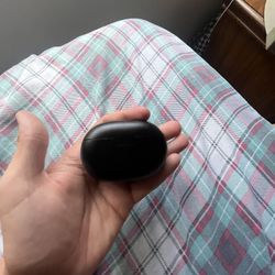 black earphones beats 