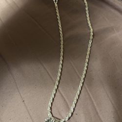 New Arrival: Silver Pendant & Chain Set