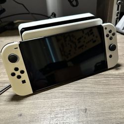 Nintendo Switch OLED – White – Excellent Condition, Barely Used