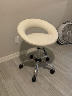 Roll chair