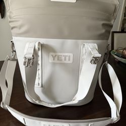 Yeti M15 TOTE SOFT COOLER