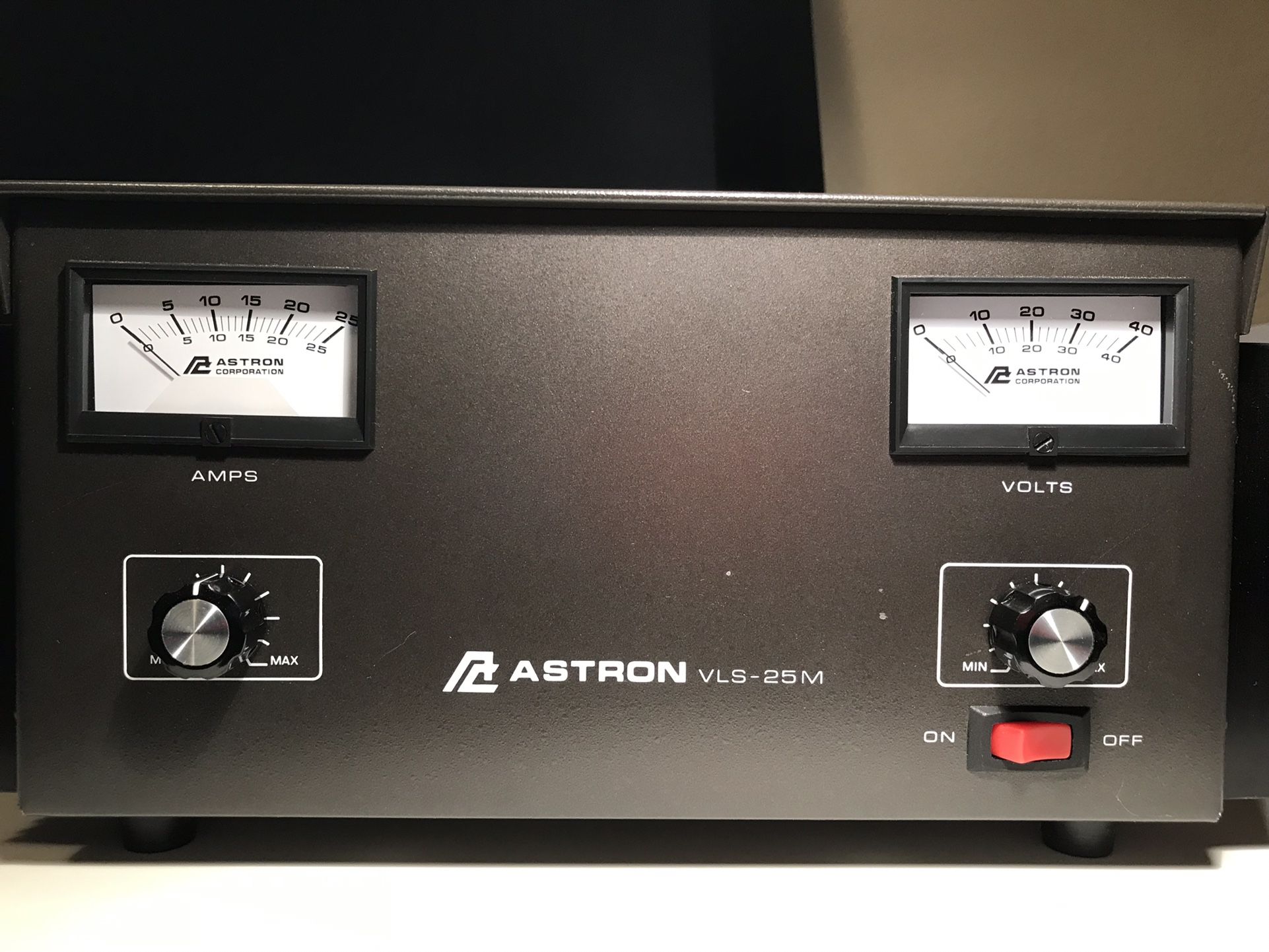 Astron VLS Series Linear Power Supply