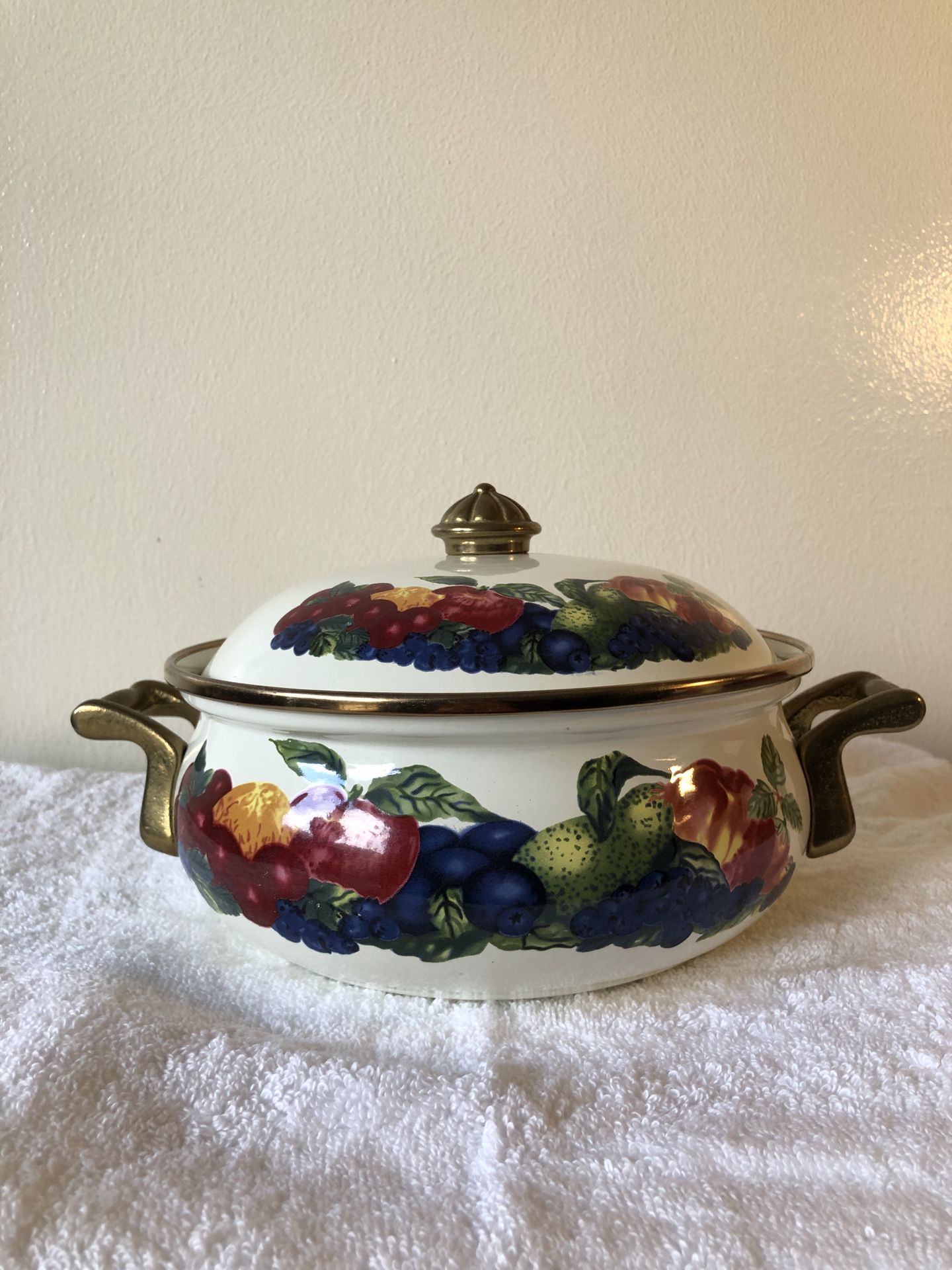 Vintage 8” Lincoware Orchard Royale Enamelware Porcelain Casserole Pan