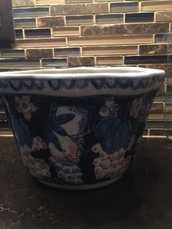 Porcelain plant holder pot