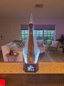Don Julio 1942 tequila bottle glorifier, LED