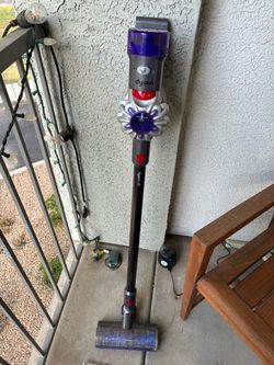 Dyson V8 Animal Cordless + Dock and Attachments