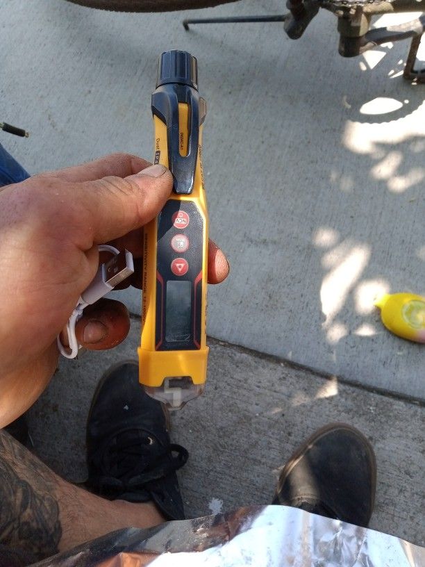 Klein Tools NCVT-6 VOLTAGE TESTER+DISTANCE MEASURE