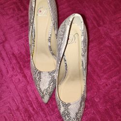 Heart in D Faux Snakeskin Shoes