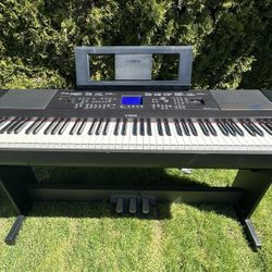 Yamaha DGX 660 (88-Key Weighted Digital Piano)