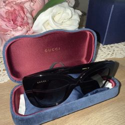 🕶️ Authentic Gucci GG0327S Cat-Eye Sunglasses – Excellent Condition