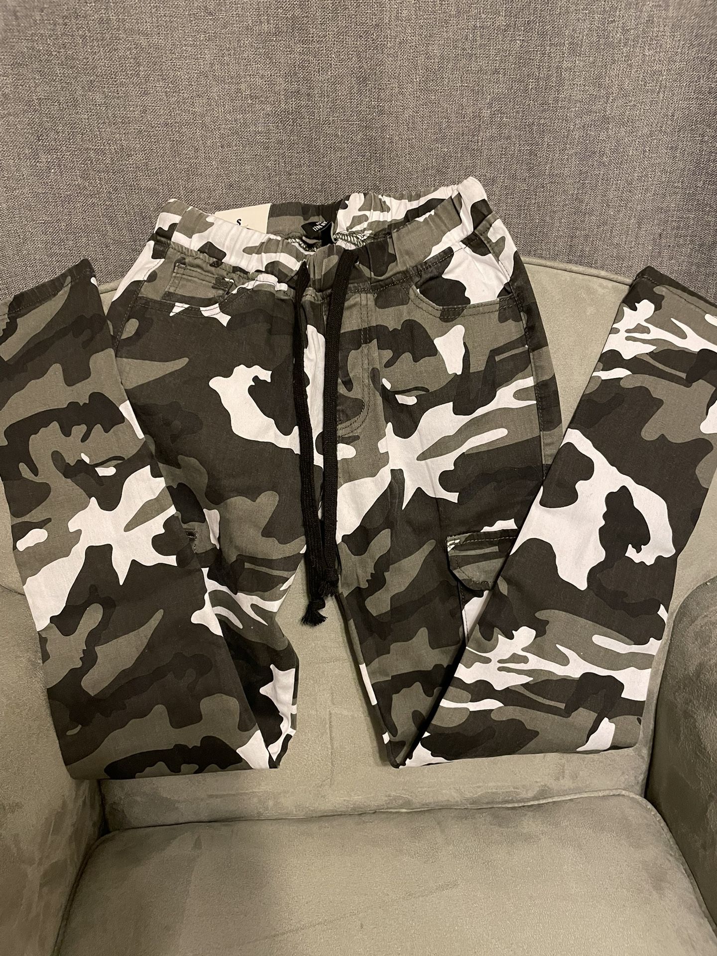 Brand New Women’s American Brazi Gray Camouflage Jogger Pants Size Small