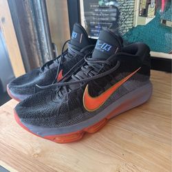 Nike GT 3 hustle men’s shoes size 11.5