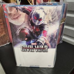 Ant-Man Hot Toys