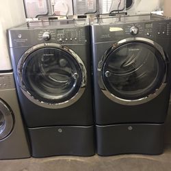 Electrolux Washer And Electric Dryer W/ Pedestal 