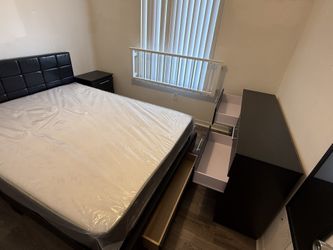 Queen  Bedroom Set With Mattress And 1 Nightstand Dresser And Mirror . Free Installation All New Furniture And Free Deliveries 